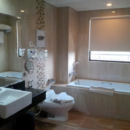 Ijen Suites Resort & Convention Malang Buitenkant foto